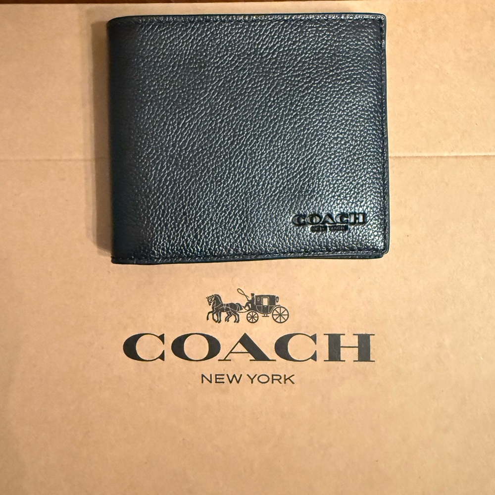 NWT! Coach mens bifold wallet in black leather. Ready to gift